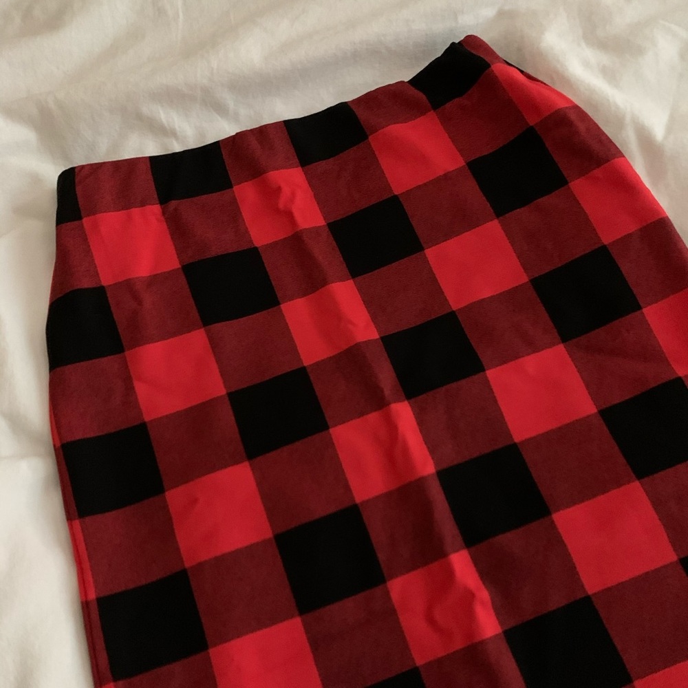 red and black plaid skirt!
